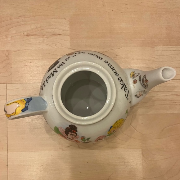 Paul Cardew Alice in Wonderland 150th Anniversary Edition Teapot w/ Alice Lid - Picture 9 of 10